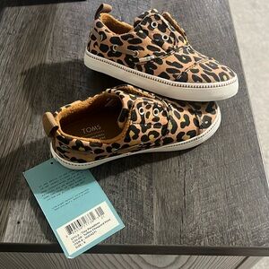 Tiny Pasadena TOMs shoes